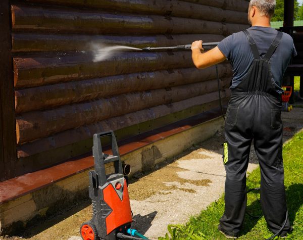 Log Home Pressure Washing in Breckenridge