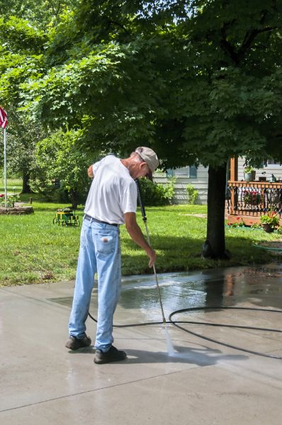 Driveway Concrete Cleaning in Breckenridge