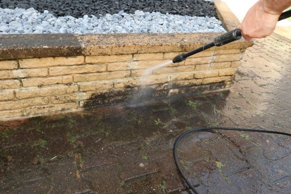Retaining Wall Power Washing in Breckenridge